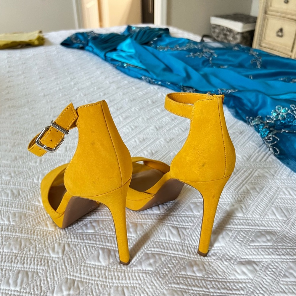 Never used. GIANNI BINI AUSTINNE SUEDE PLATFORM DRESS SANDALS - Picture 10 of 12